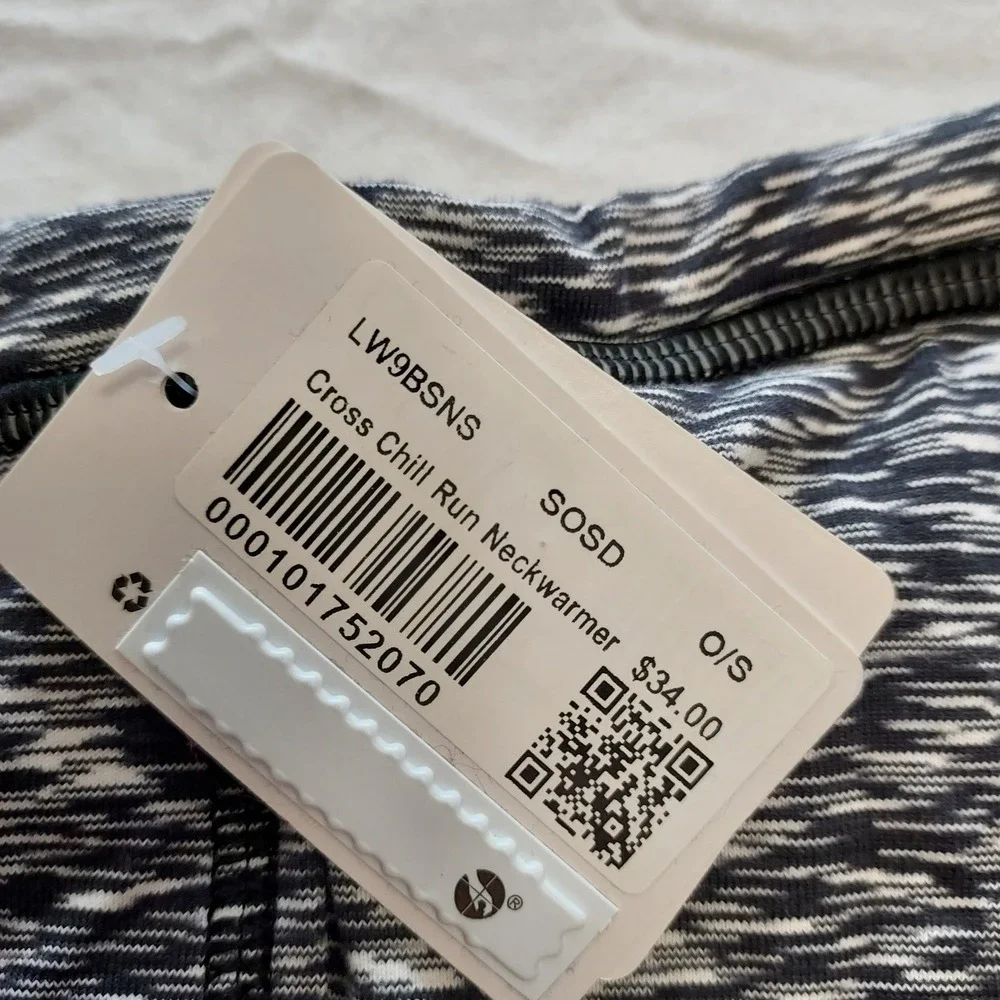 Lululemon Cross Chill Run Neckwarmer‎ Gaiter Space Dye Black White Reflective